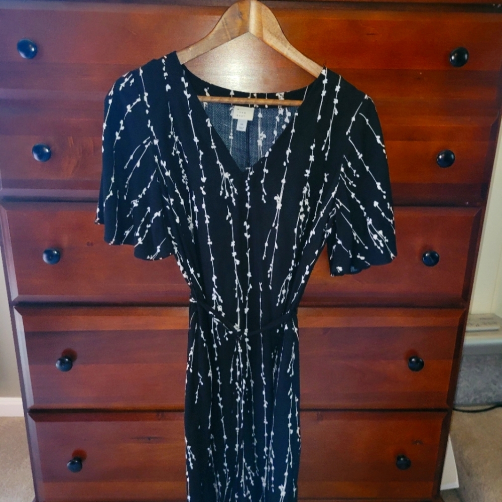 Dress with waist tie